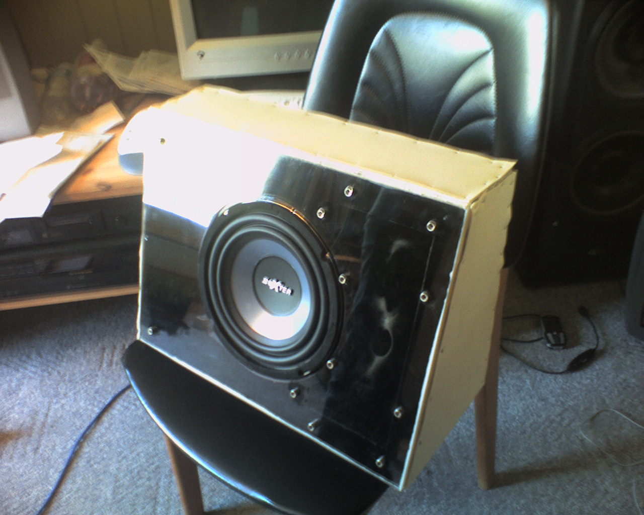 trekt med skinn..mangler list i krom f.eks