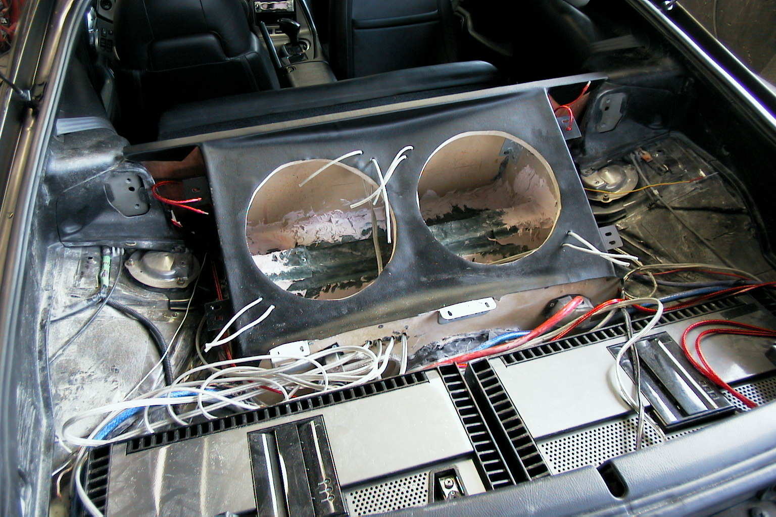 Da er alt koblet...bare subbene og høytalerne som gjenstår...