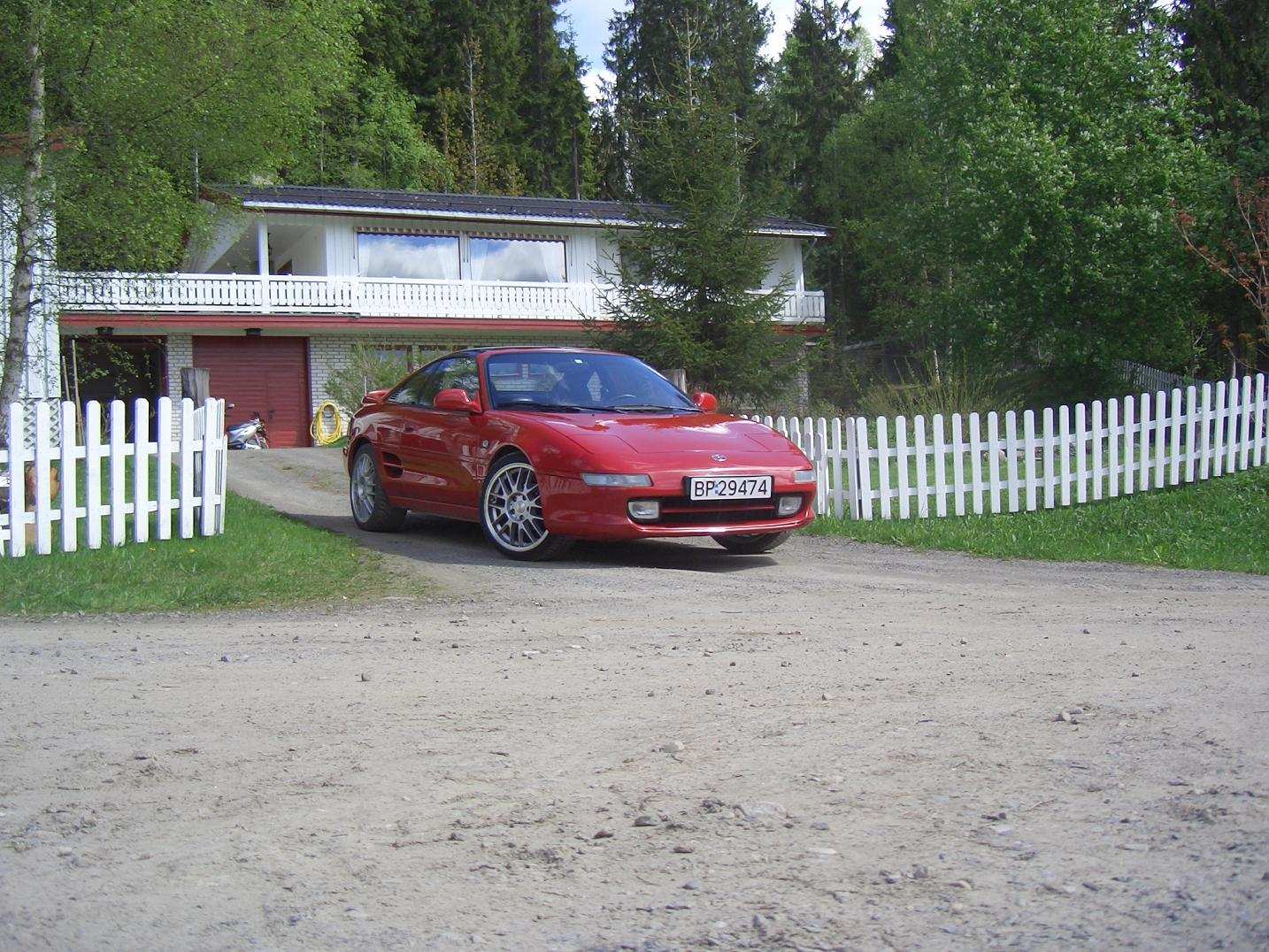 Først til høyre, så til venstre.
<br />Passe på at Jsle ikke kommer i hundre rundt svingen :p