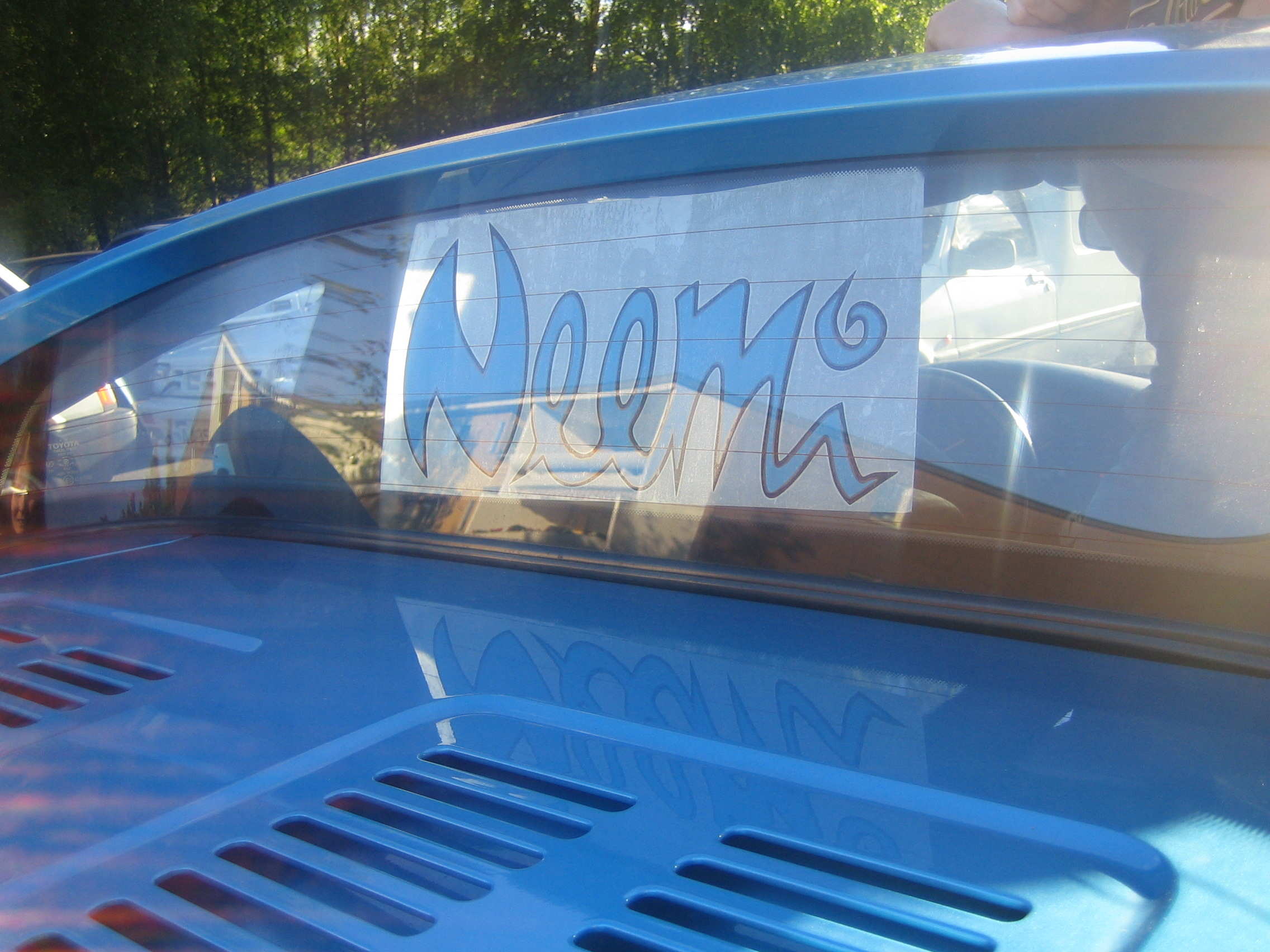 Litt dårlig bilde, men her er hvertfall den svarte bakgrunnen på vei på