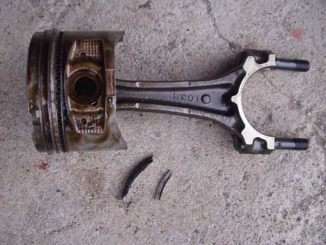 Andre siden av stempelet er intakt. Legg merke til at det ikke er like svart her.