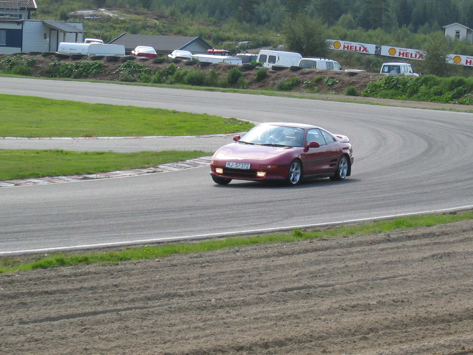 ikke mye i kontakt med asfalten høyre framhjul...