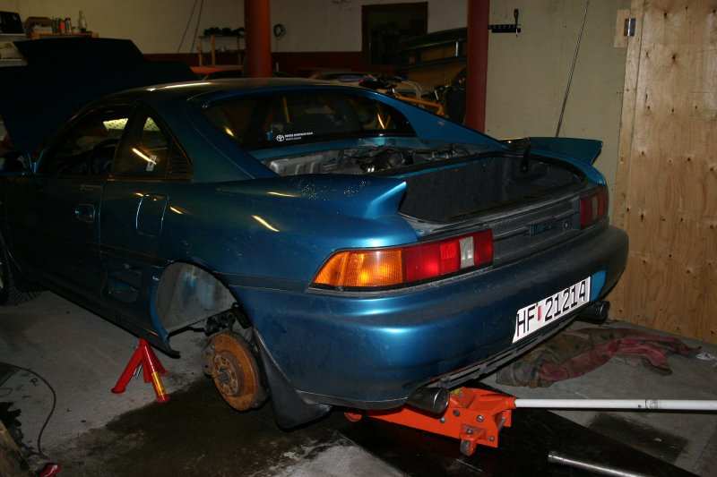 Motor nesten på plass!
