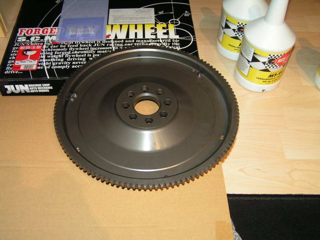JUN svinghjul og 3L Redline MT90 girolje.
