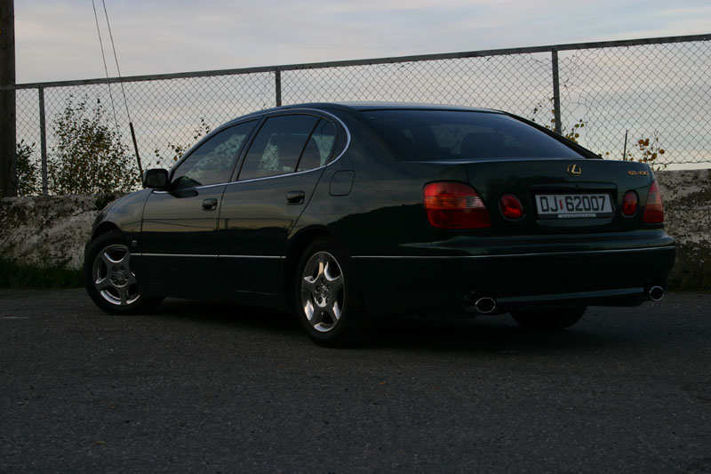 fikk streng bedskjed om å ikke legge ut dette, men gjør det læll æ! :D Frank sin lexus med vinterfelger!  BLING