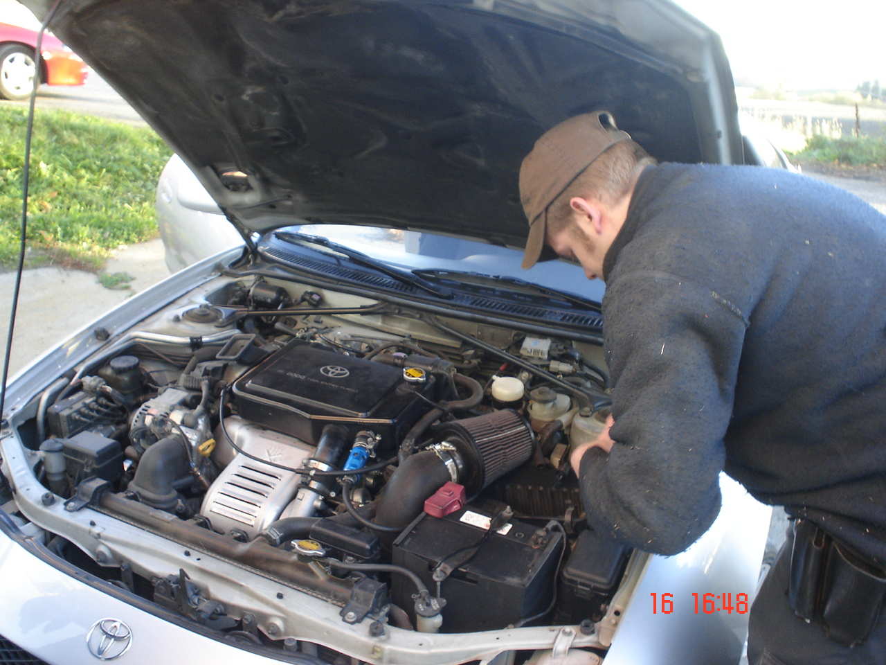 GT4 CS trer slanger og klemmer på kryss og tvers...