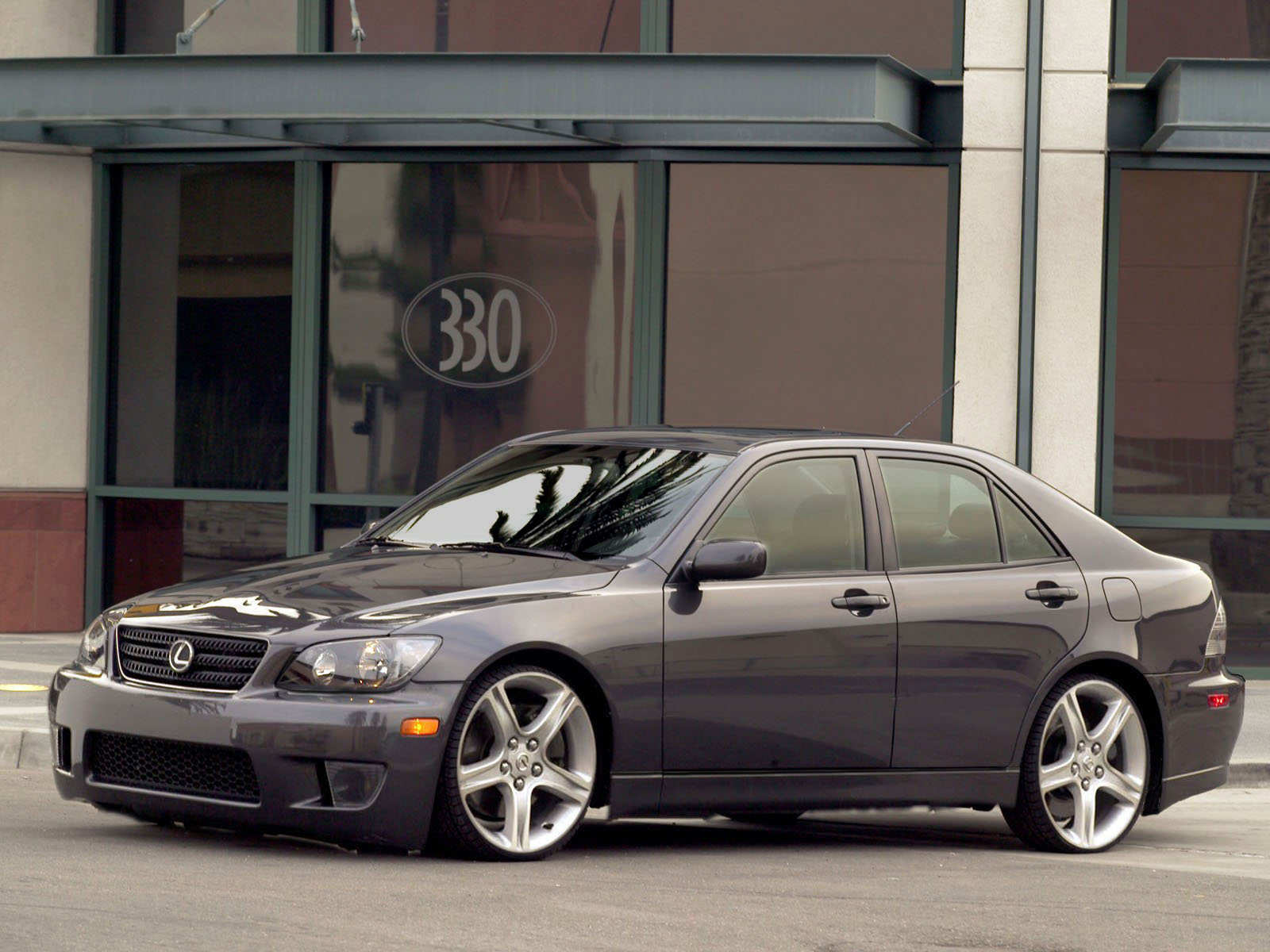 Lexus-IS300-034.jpg
