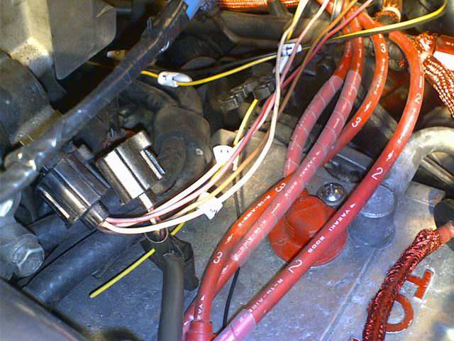 TPS: Legg merke til at vi legger det nye ledningsnettet paralekt med det gamle. Dermed kan man enkelt switche tilbake til orginalt ledningsnett og ECU ved en senere anledning dersom det er ønskelig. :)