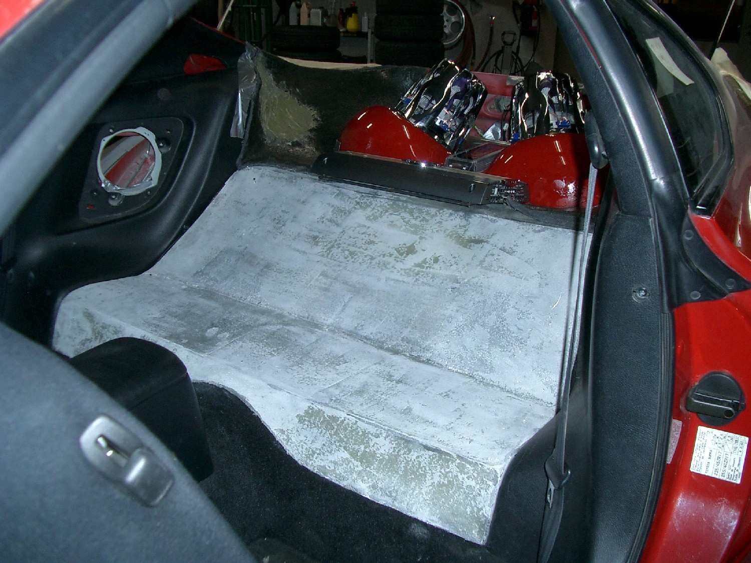 Fjernet baksetet for å få plass til bur... nytt deksel bygd av fleece stoff belagt med polyester