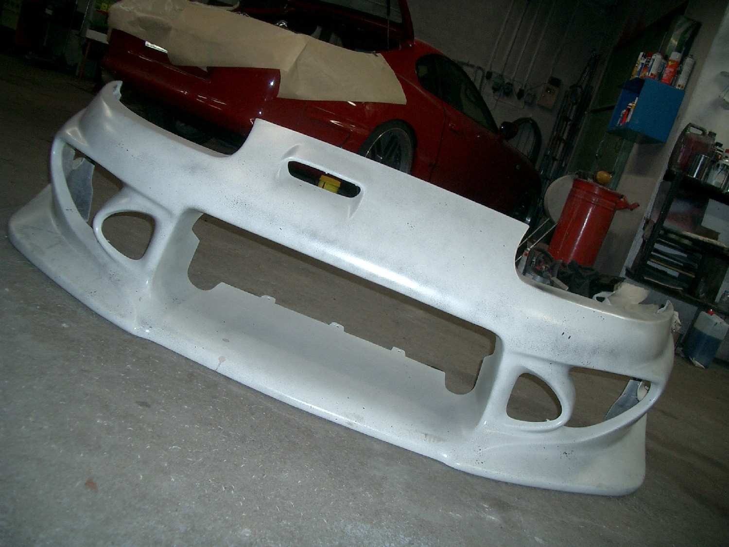 Fronten er fikset etter påkjørsel tidligere i vinter... her klar til lakkering