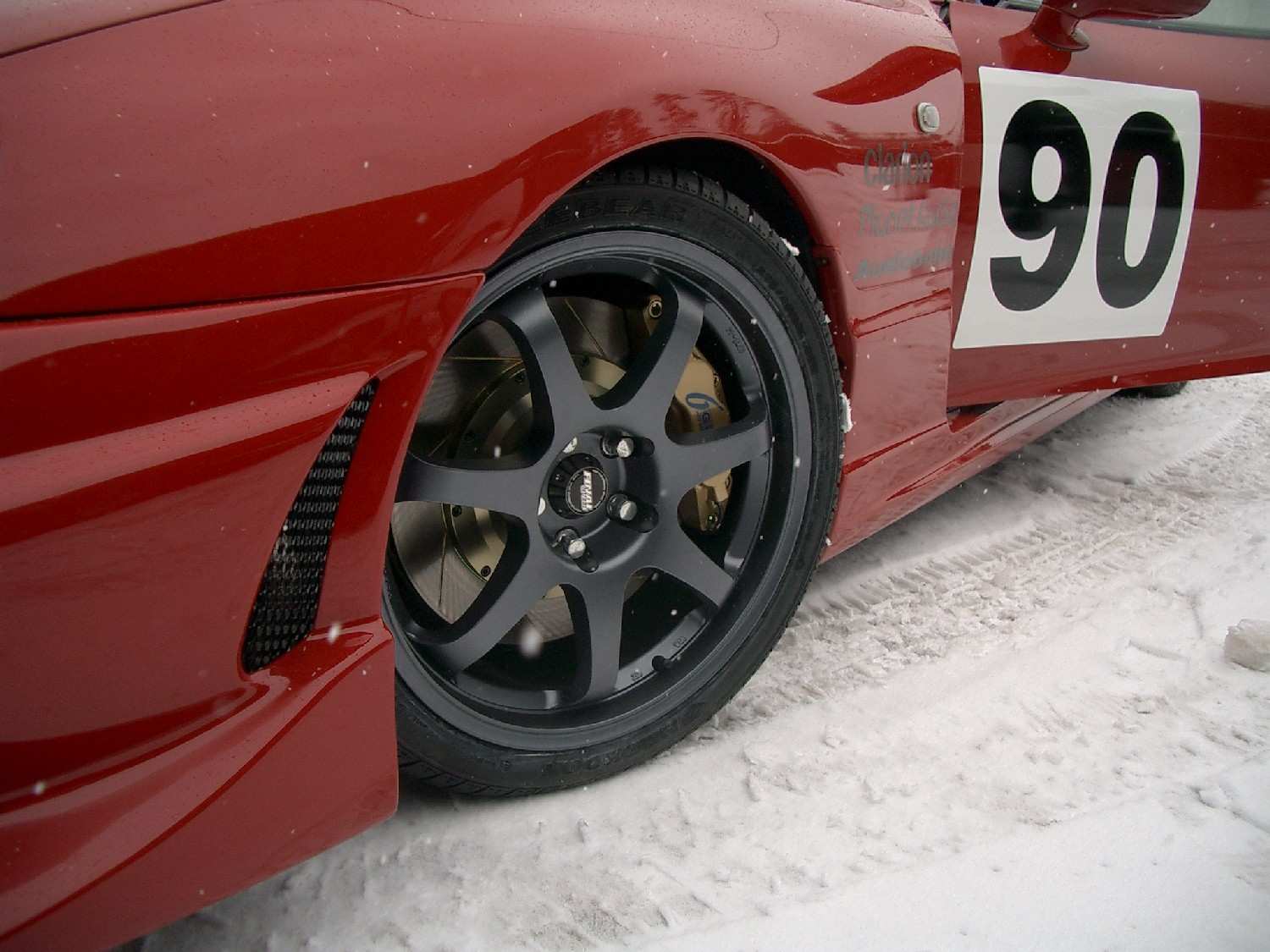 Ny bremsene og race felgene skodd med vinterdekk for anlednigen