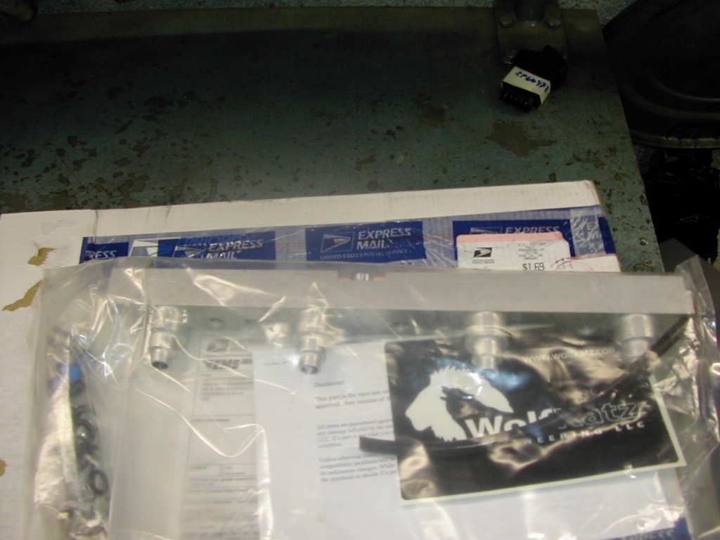 wolfkatz fuel rail.JPG