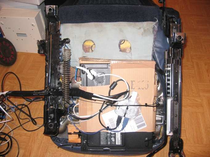 PC montert under pass setet