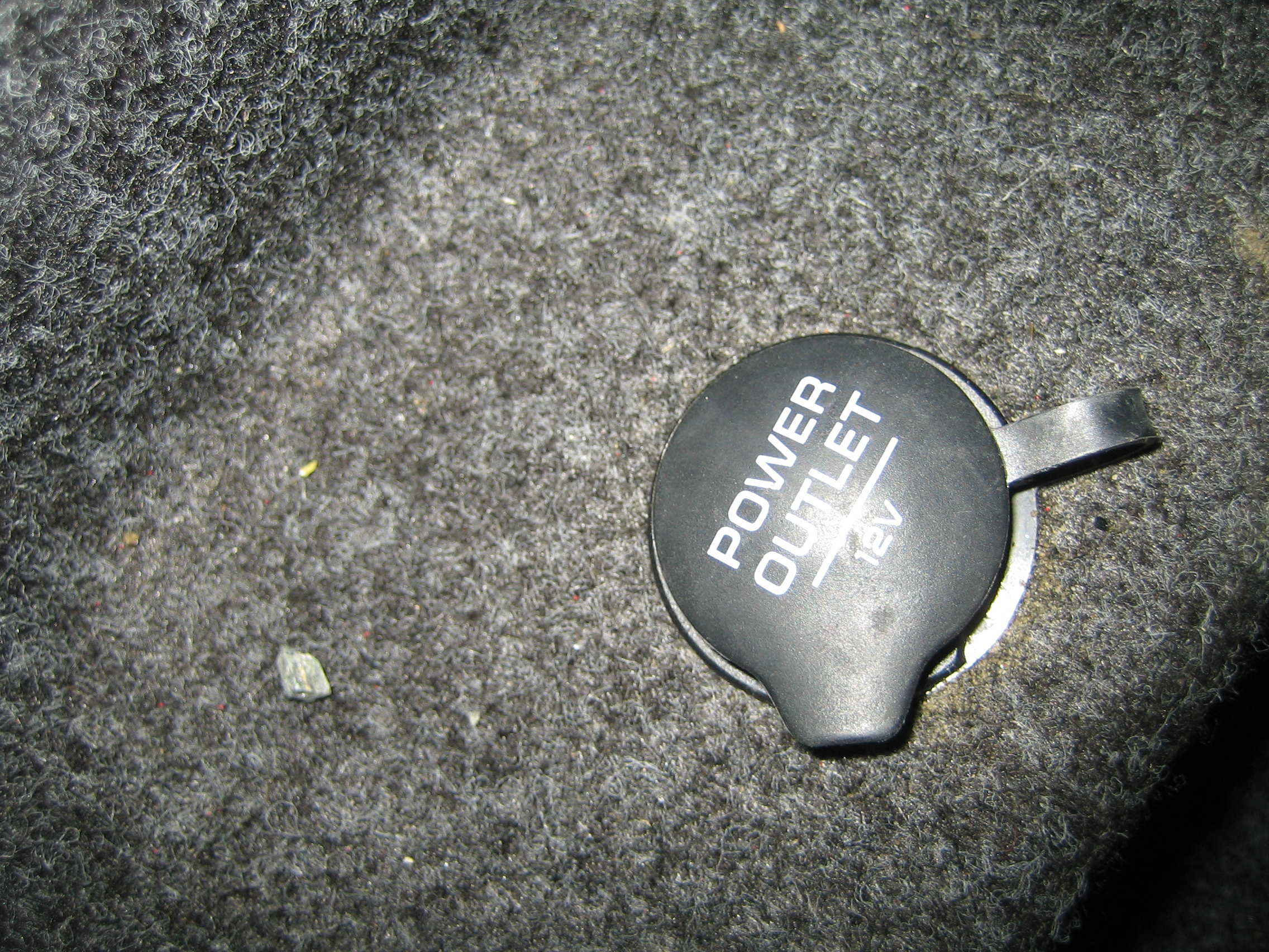 Da var strøm uttaket til forsterkeren klar ;)