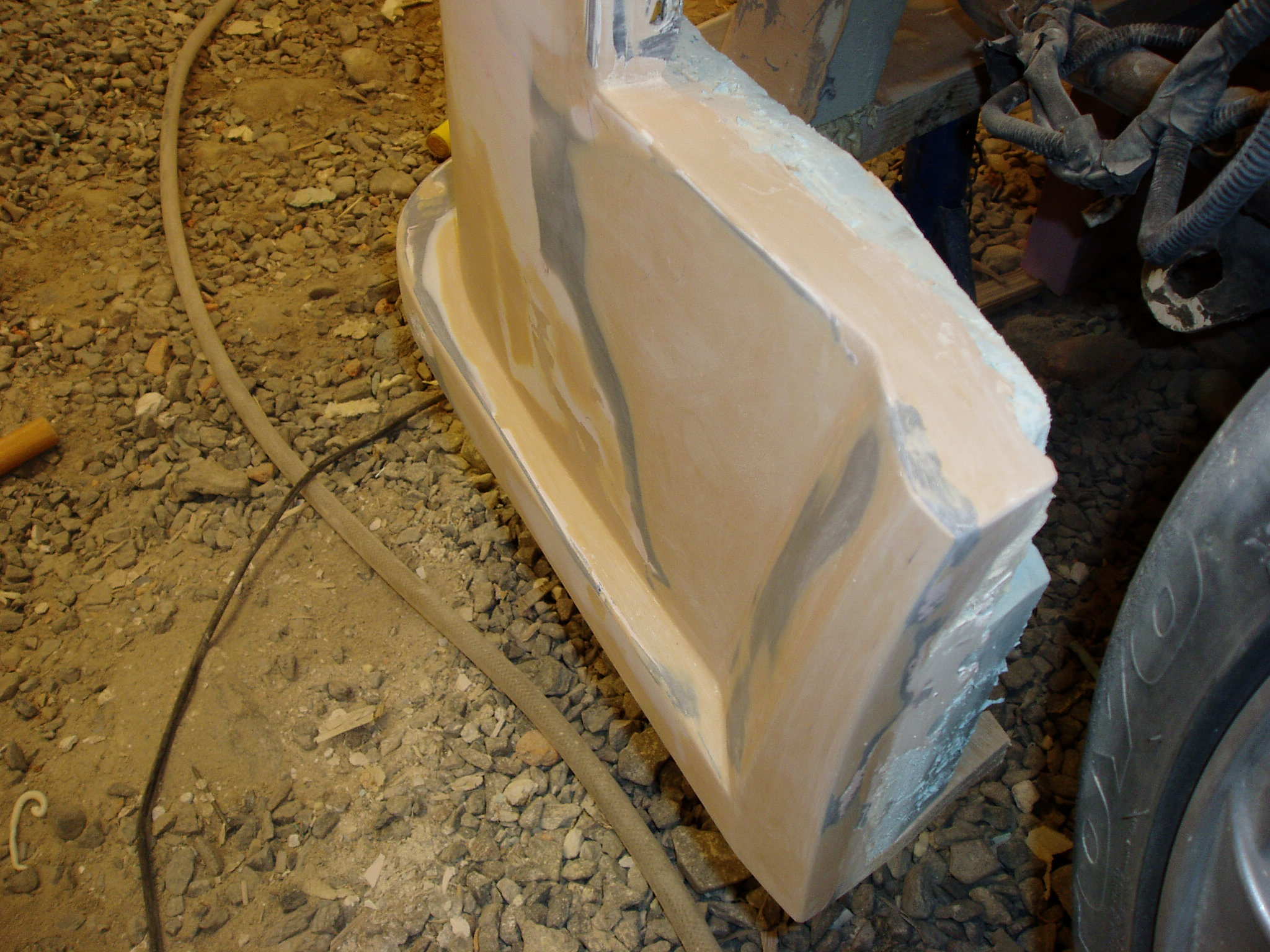 Denne siden ferdig for lakk, her ser dere at jeg har måtte skale av litt i frokant pga at den ikke var helt lik venstre side...