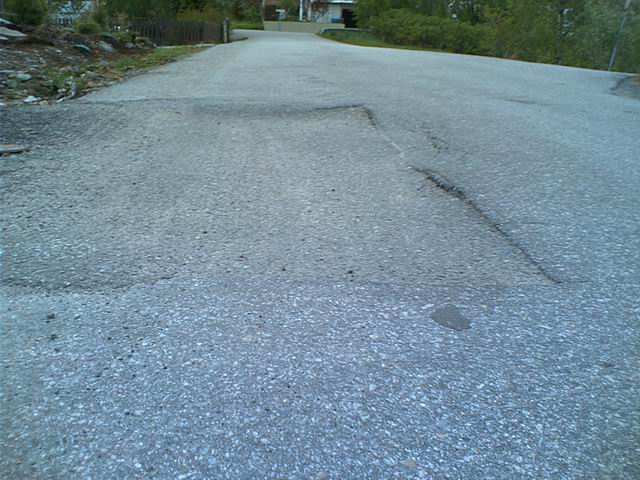 Denne &amp;quot;fordypningen&amp;quot; er faktisk mye olmere enn den ser ut på bildet. Om jeg kjører nedi her med MR2en så blir den stående å vippe på fangeren, så her må jeg over i motsatt felt.