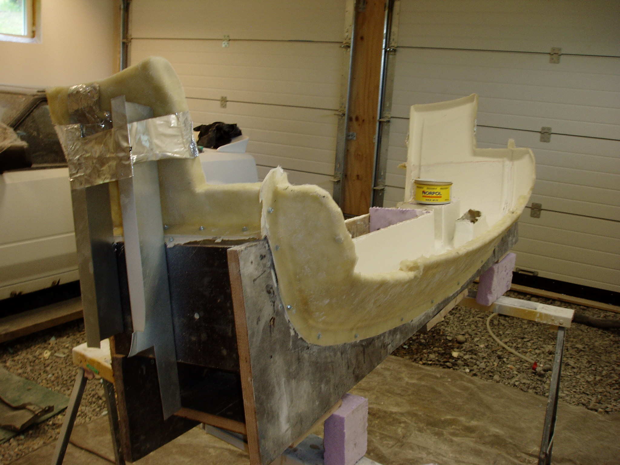 Formen som kan deles i fire, vil ikke si at trerammen og støtte stagene er utført fagmessig...