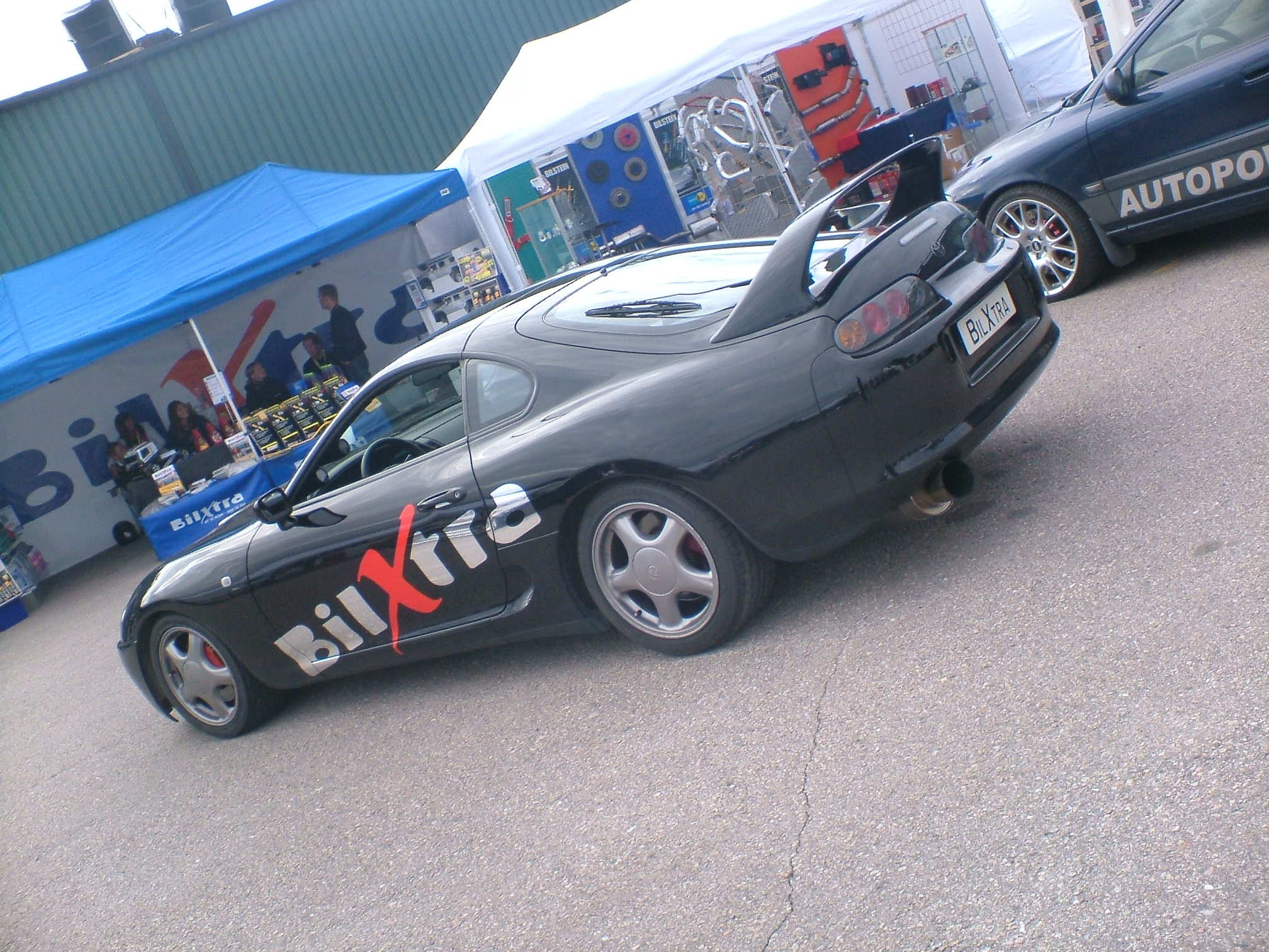 Kvitviken's Supra med banefelgene på...bak...