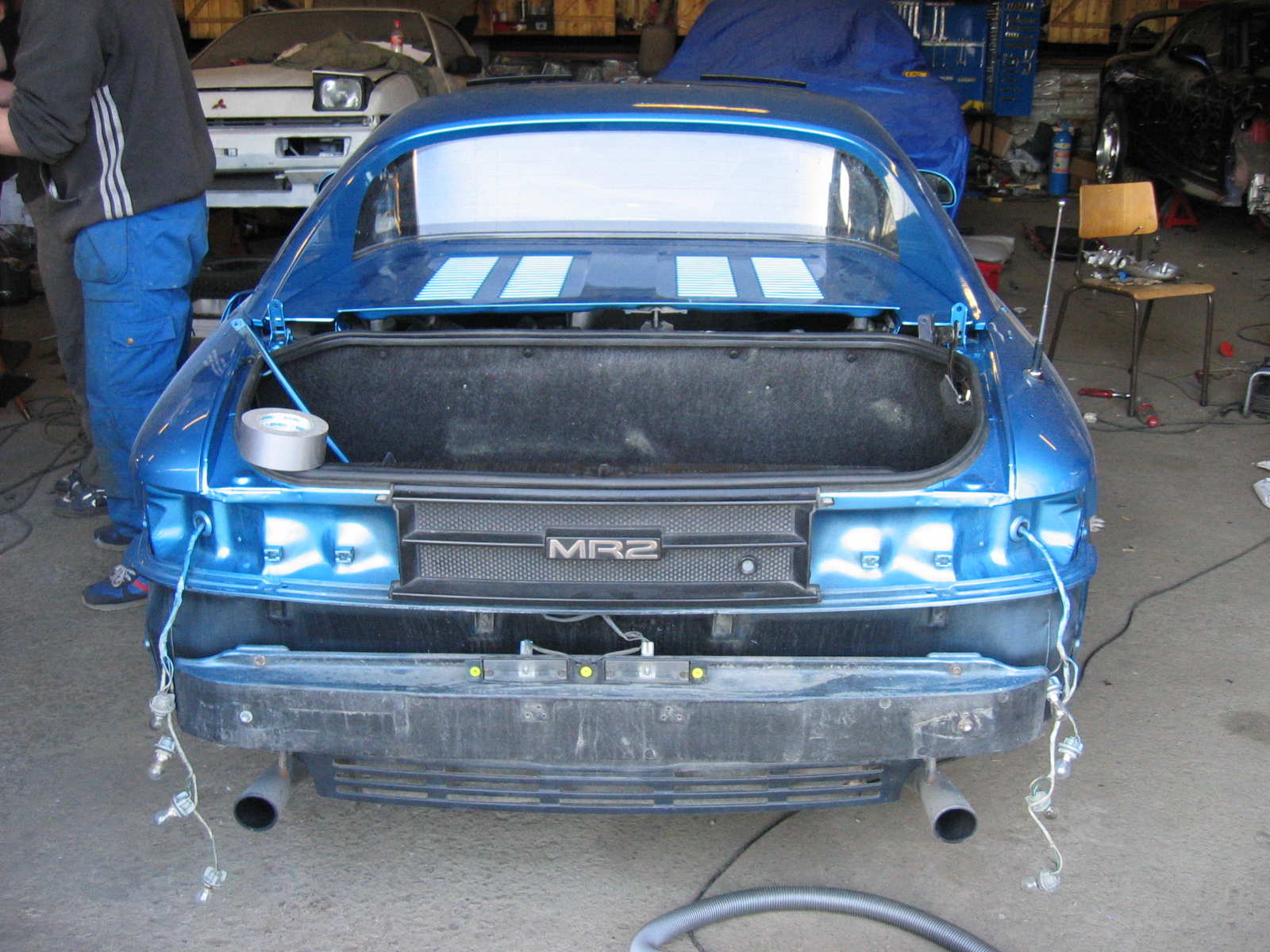 Motorlokk og dekslene rundt er på