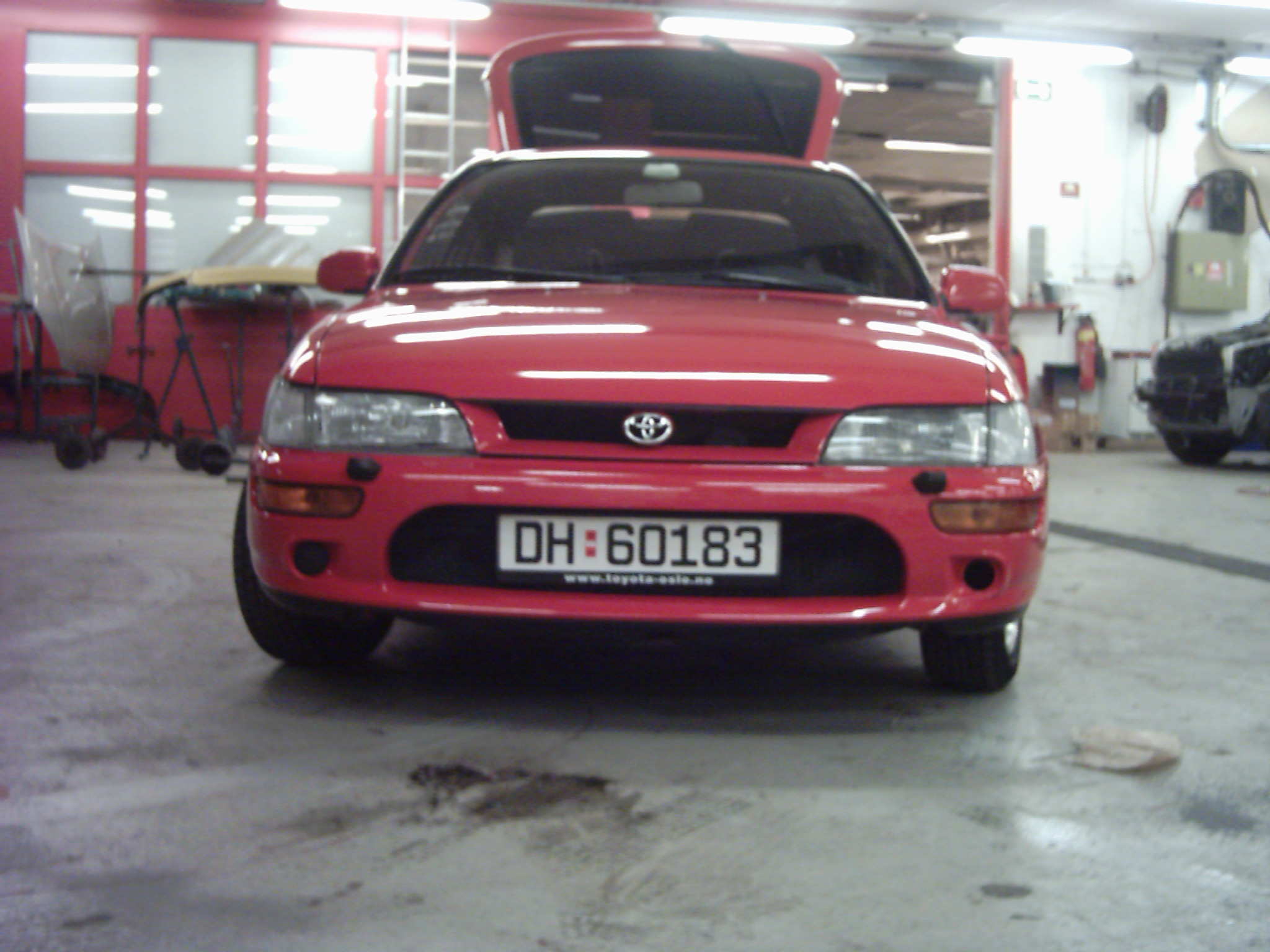 til ( ville ha emblem siden jeg ikke har fjernet det som er bak på bilen enda :)