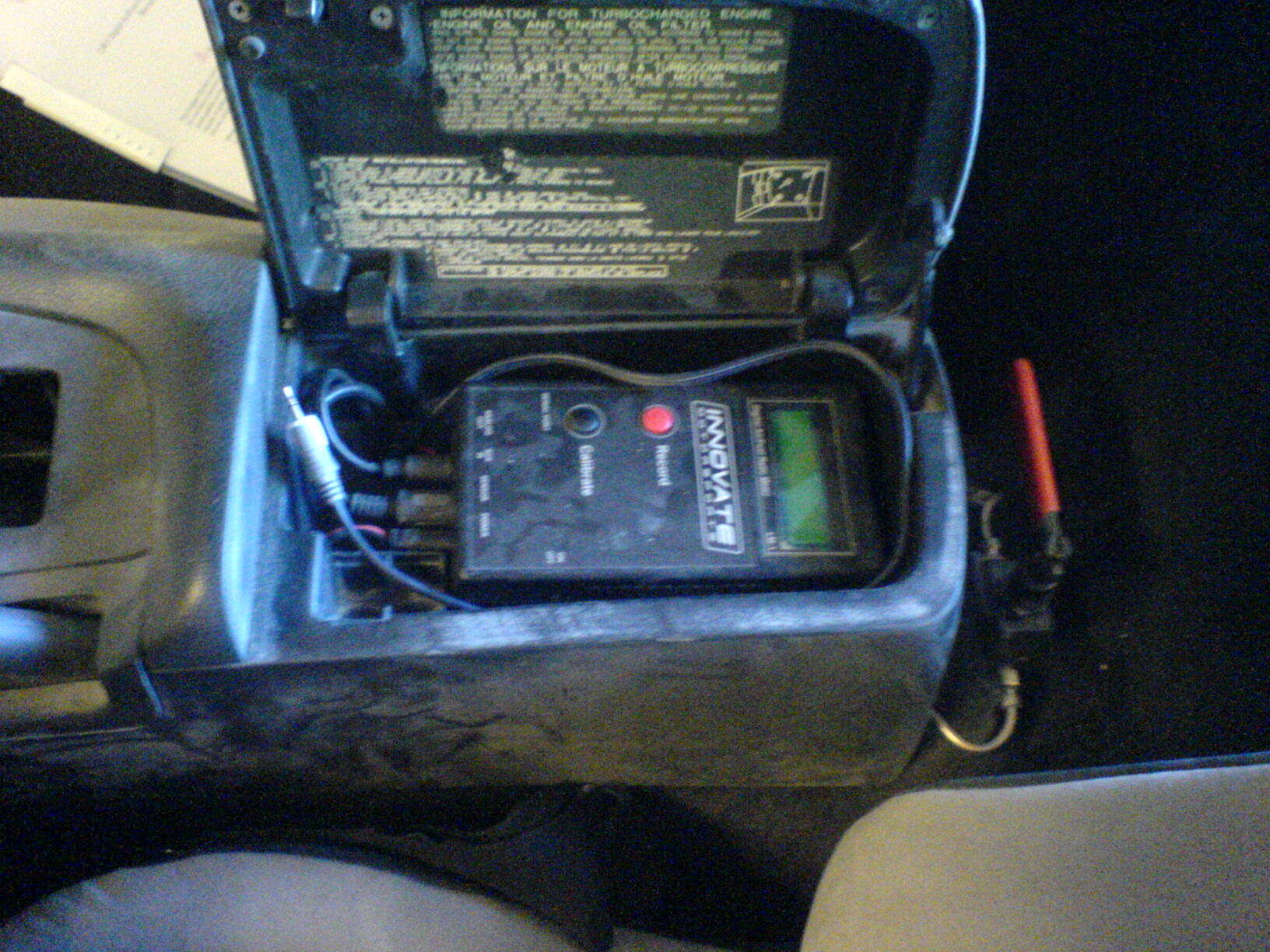 Bredbånd lambda er vel heller ikke så dumt?
<br />Lille røde saken bak midtkonsollen er Justerbare bremser  :) artig....