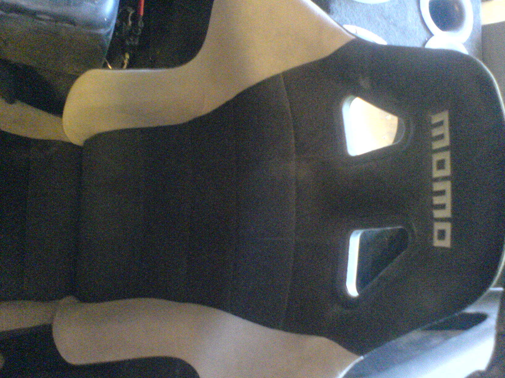 Deilige stoler :)  skulle bare ha trukket om midten med alcantra nå så er de perfekt :D