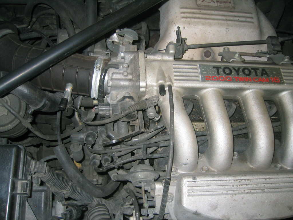 Slik satt det gamle, med kun et gummirør før filteret