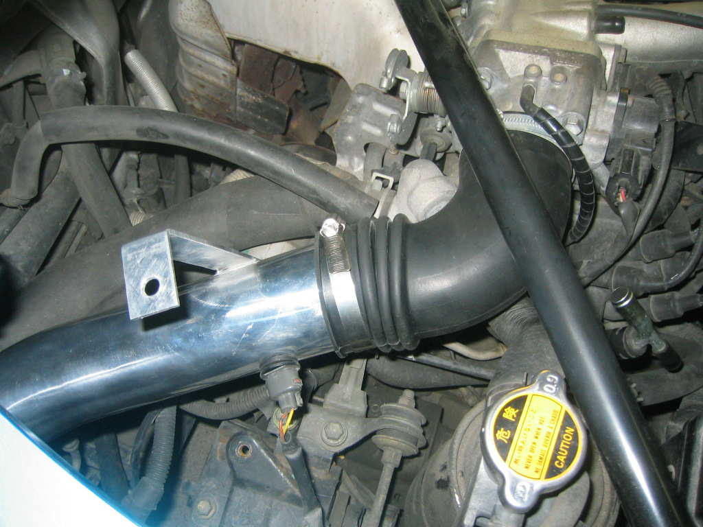 Røret kobles på slik at filteret kommer så langt ut mot luftinntaket som mulig