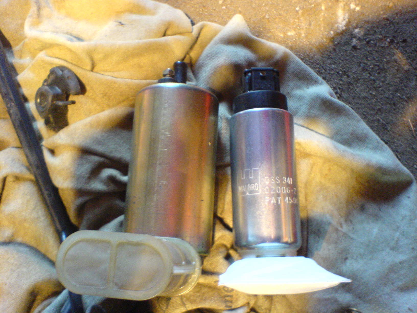 Gammel pumpe til venstre<br />Ny Walbropumpe til høyre