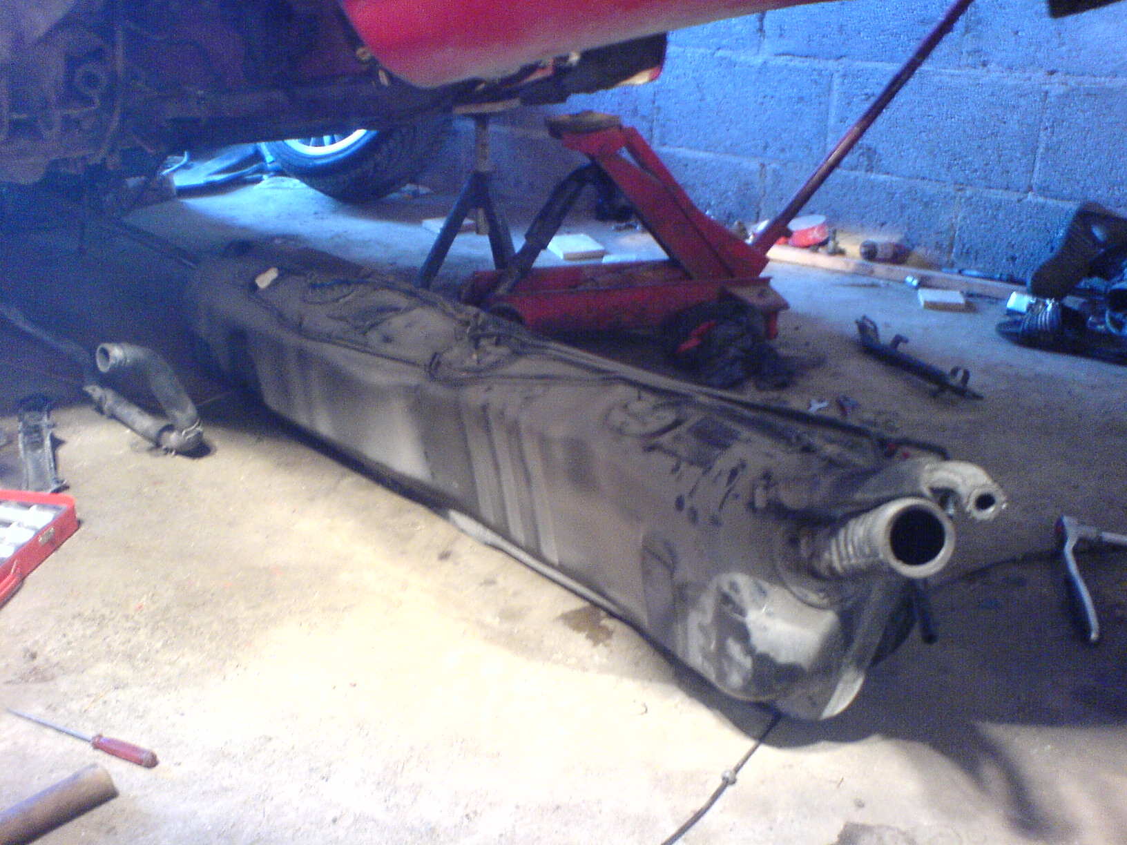 bensintank-shiten ute