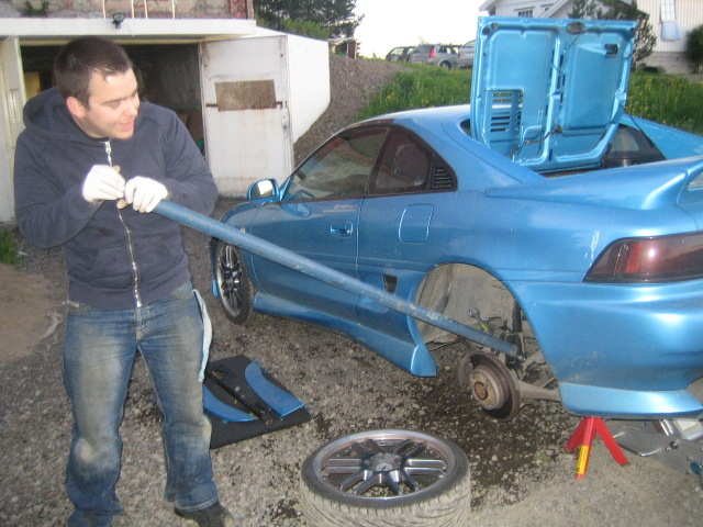 Du vet aldri når du kan få brukt for et jernrør!