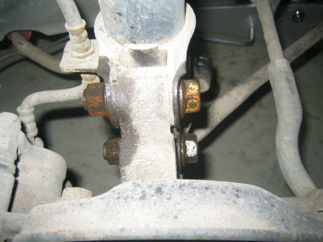 Disse to bolter pluss to muttere løsnes