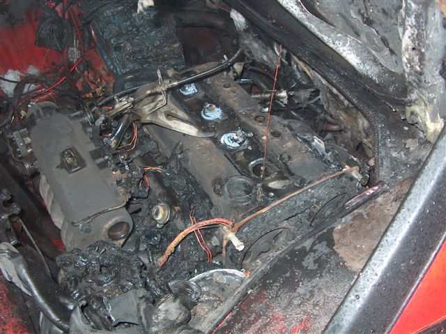 Mr2 Brent i motor rom 12.4.06 012.jpg