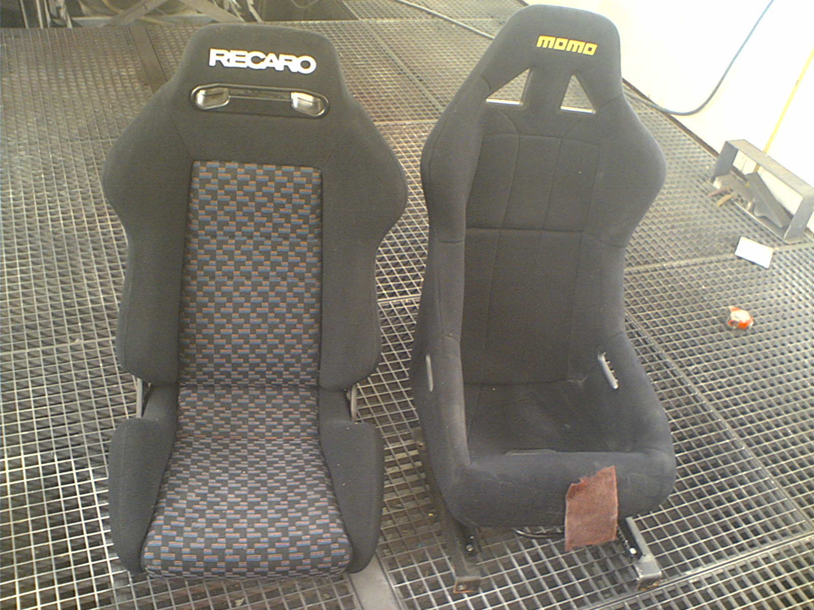 Nye Recardo stoler (til venstre). De gamle momo stolene til høyre.