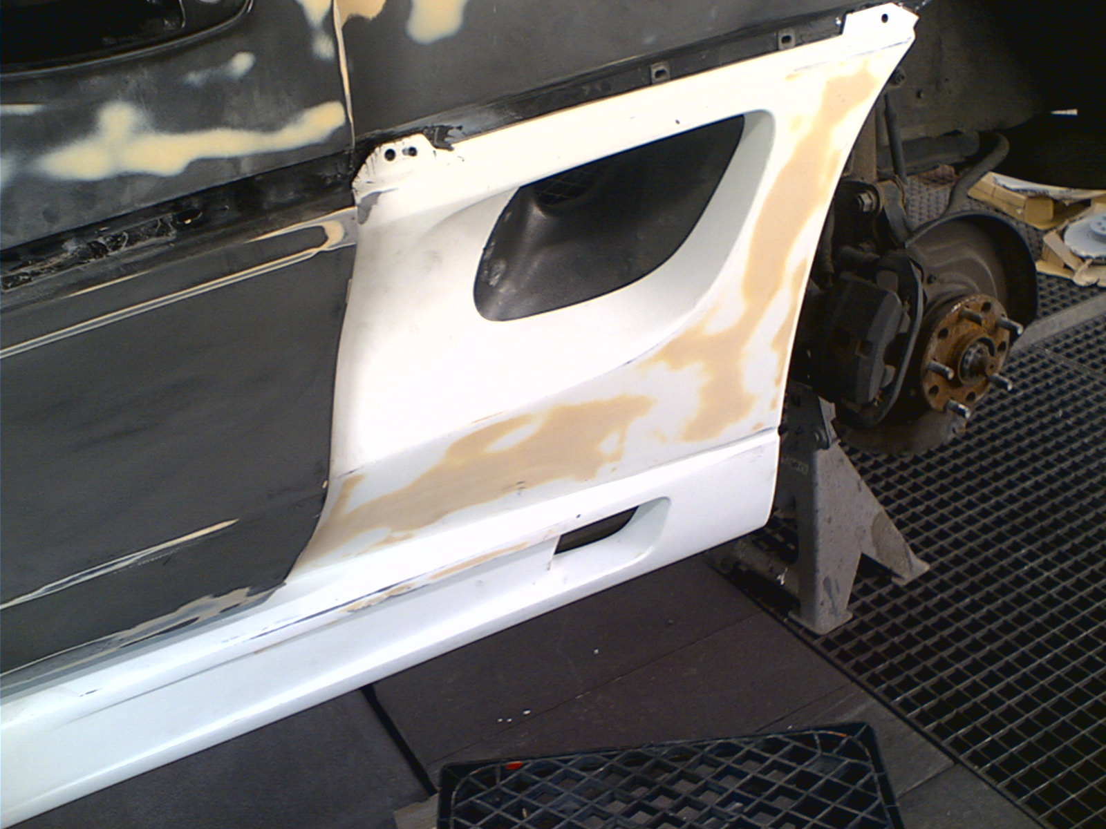 Skjørtene er kommet på.