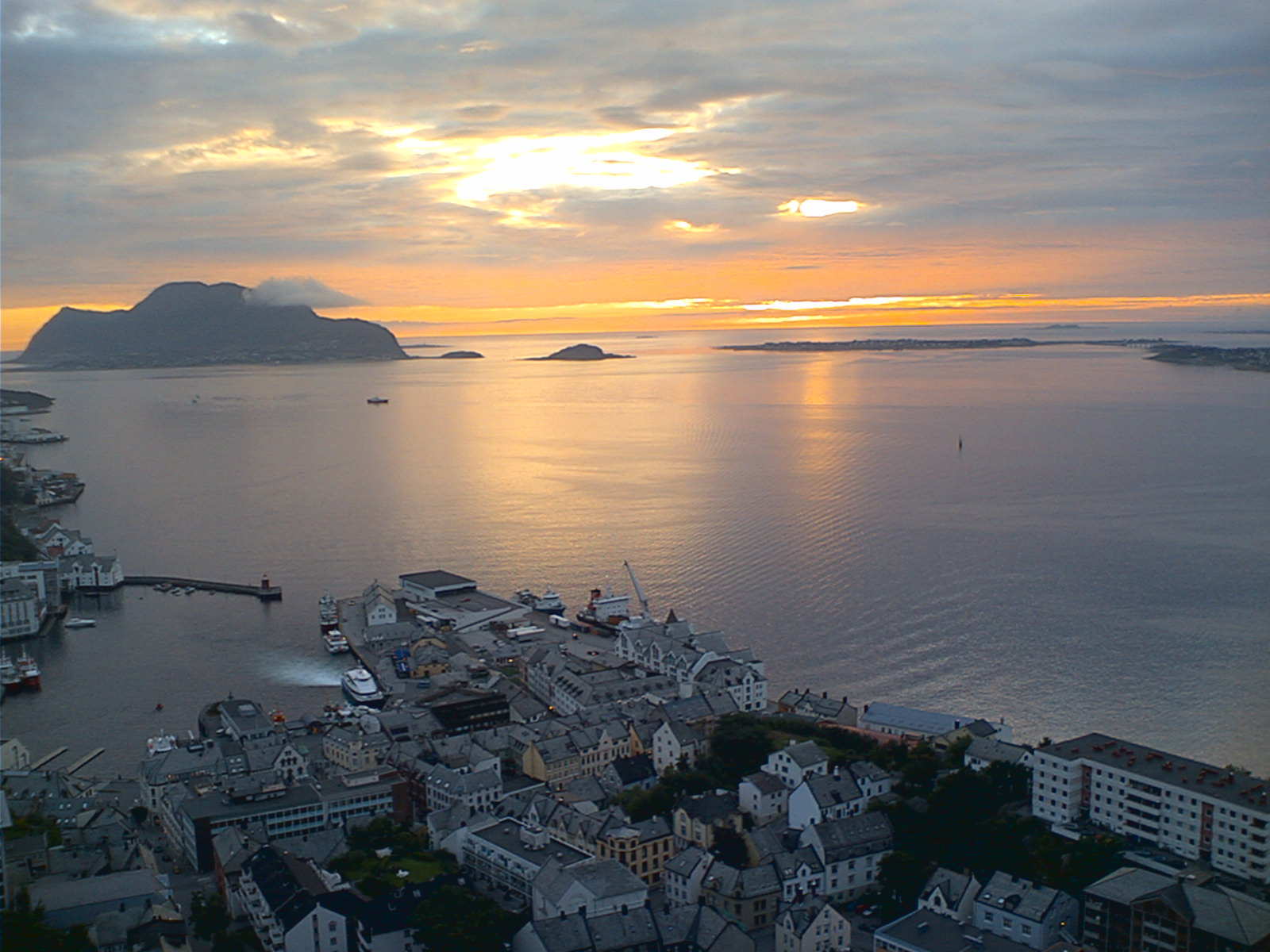 Bilde tatt fra &amp;quot;fjellstua&amp;quot;, en restaurant på fjellet bak selve byen.. måtte jo opp å ta litt naturbilder. :)