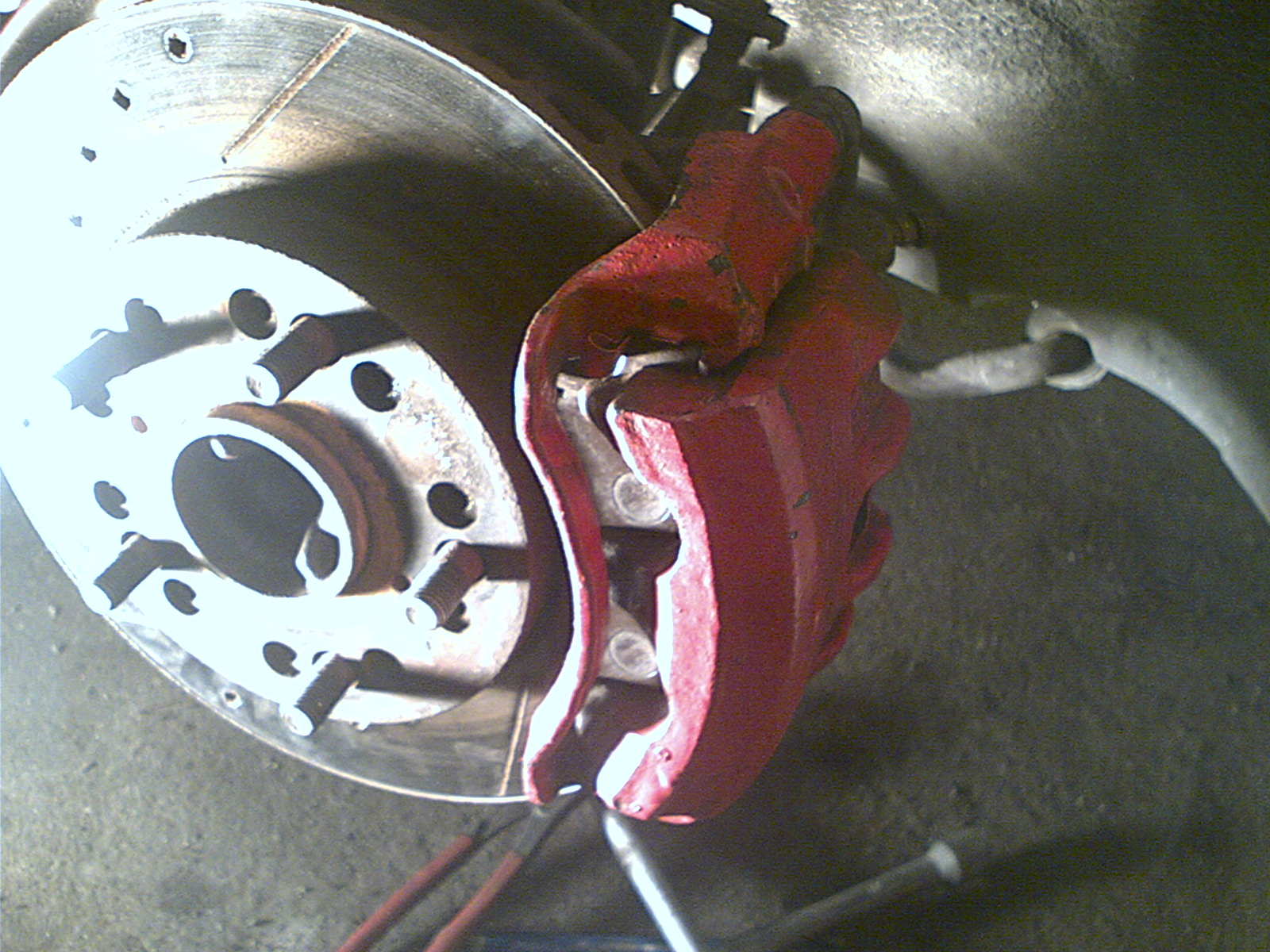 1. Slik ser kalipteren ut når du begynner. Istedet for å ta av hele kalipteren, se nr 2.