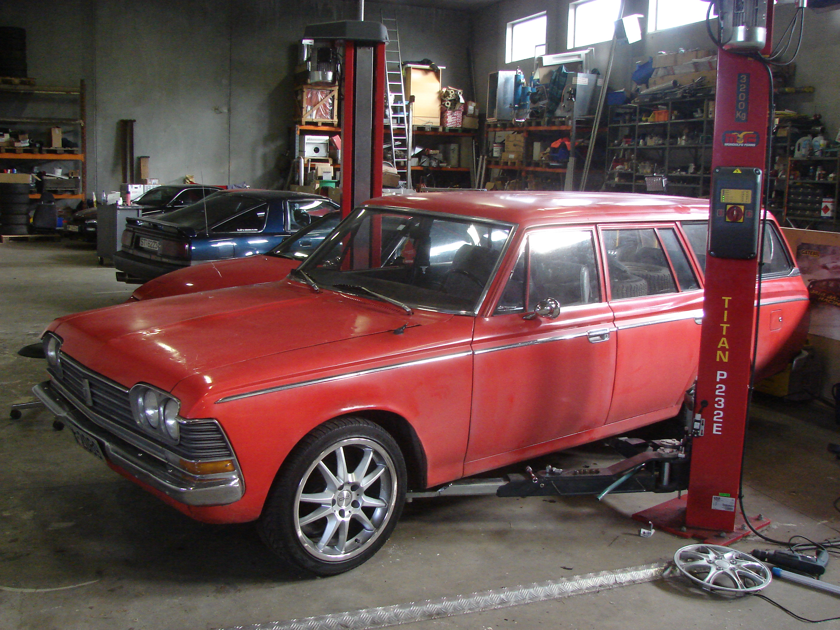 Toyota Crown 005.jpg