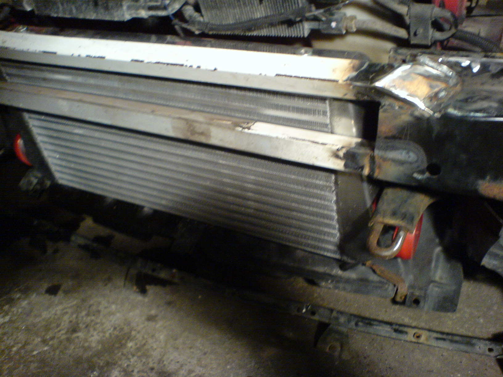 så er det bare å sveise på ører til coolerfestene og sveise igjenn tverrbjelkene på endene så er det bankers!