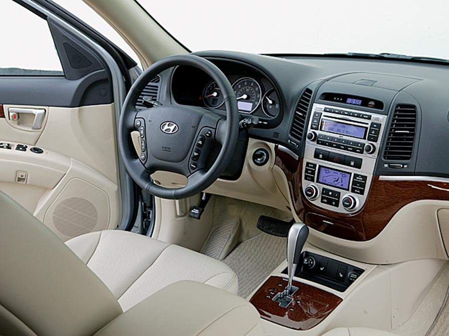 0608_x+2007_hyundai_santa_fe+cabin.jpg
