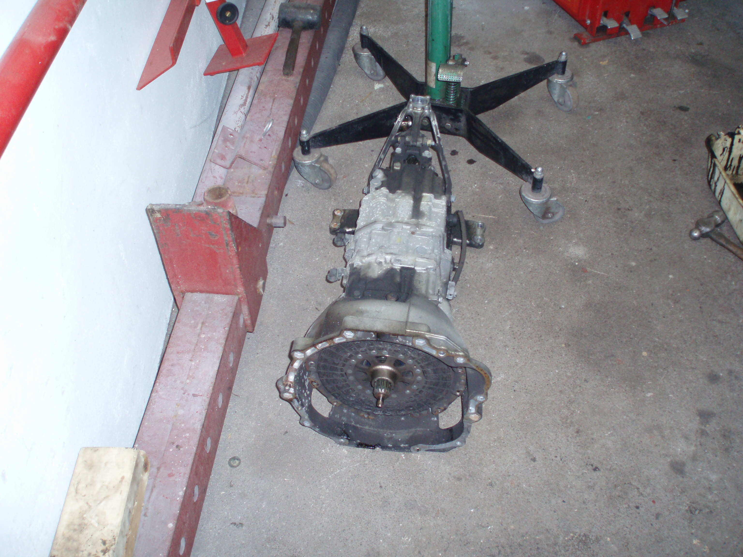 kunne tro det var hurtigkoplinger på denne kassa etter tiden are brukte på å ta den ned ;-)