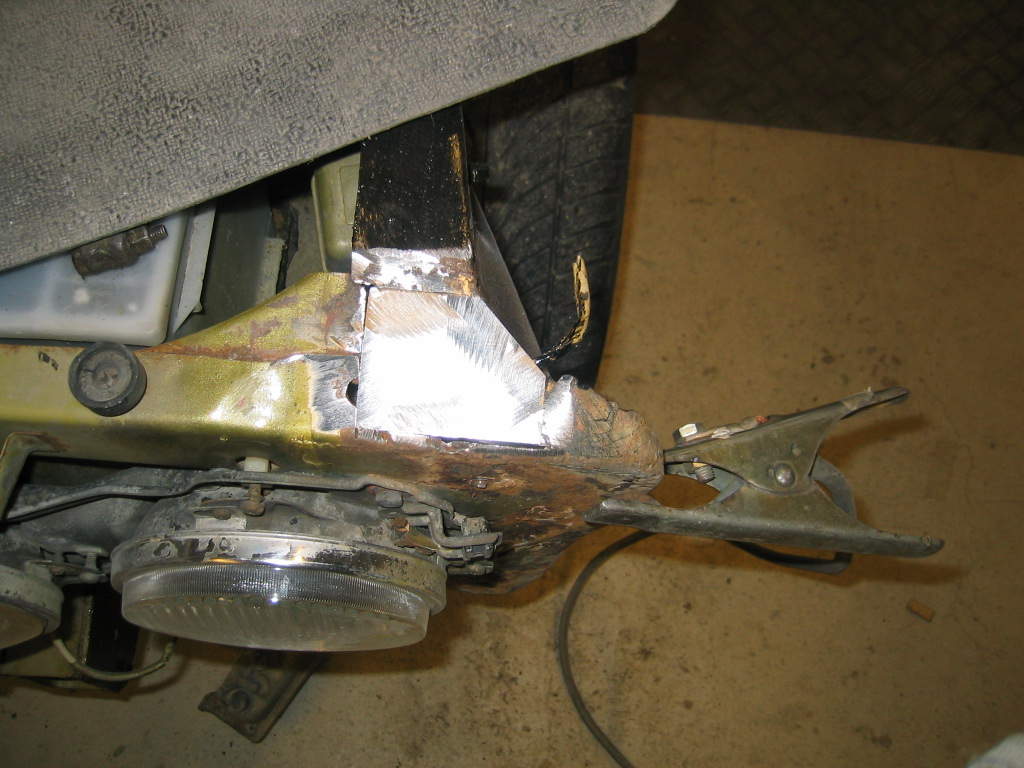 Frontskykket der skjermene er festet, var også opprustet. Sveiste inn nytt, og lakkertet over