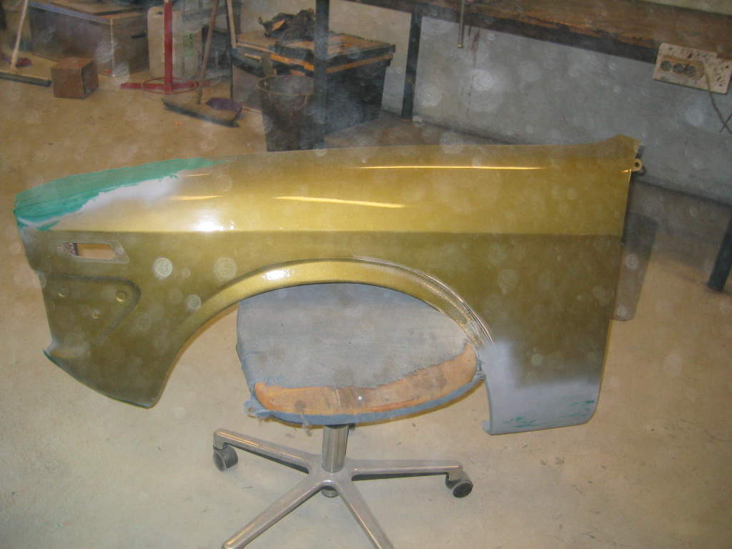 Lagt 1 lag primer på skjermene, og glassfibersparkel over