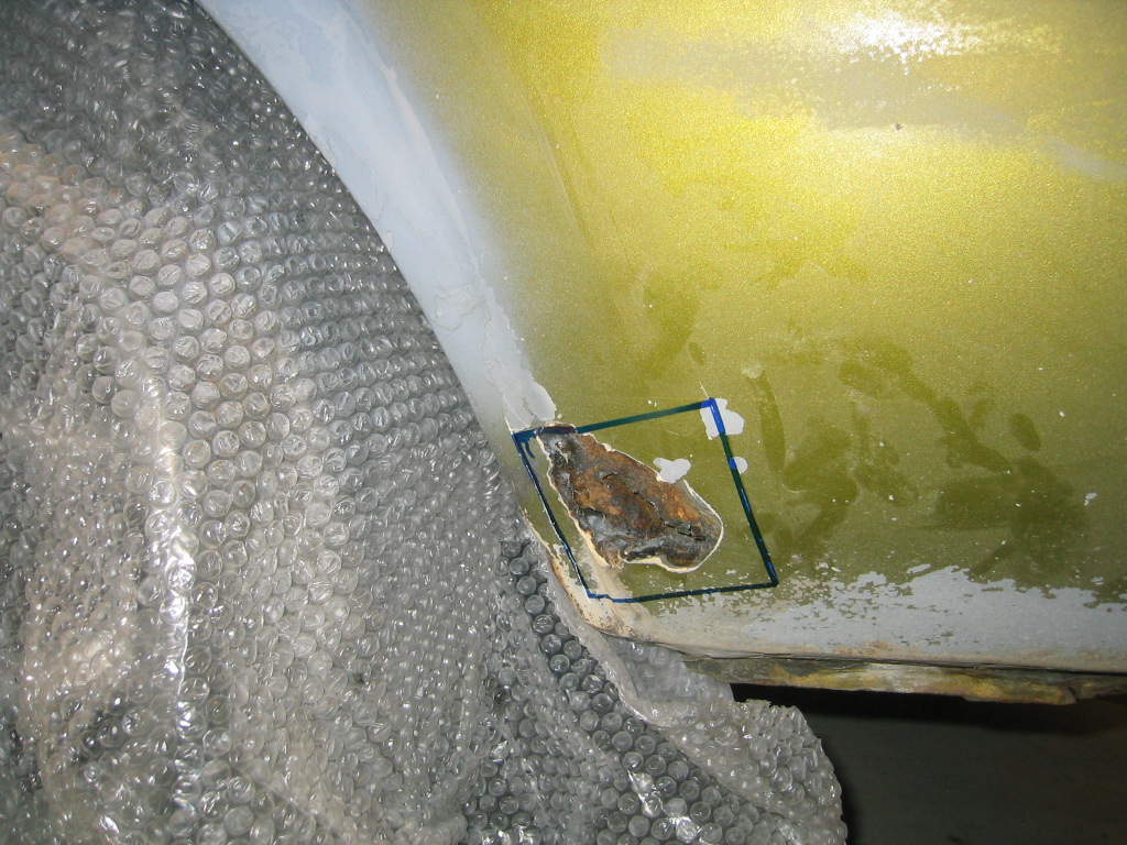 Rust ved hjulbuen bak.