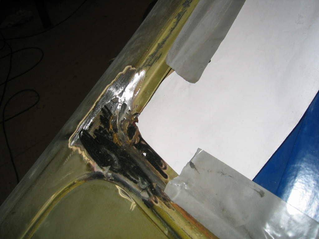 Rust under bakruta. Har er det litt vanskelig å tilpasse nytt stål, da det går i bue, og pakninga skal tette 100% imot stålet.