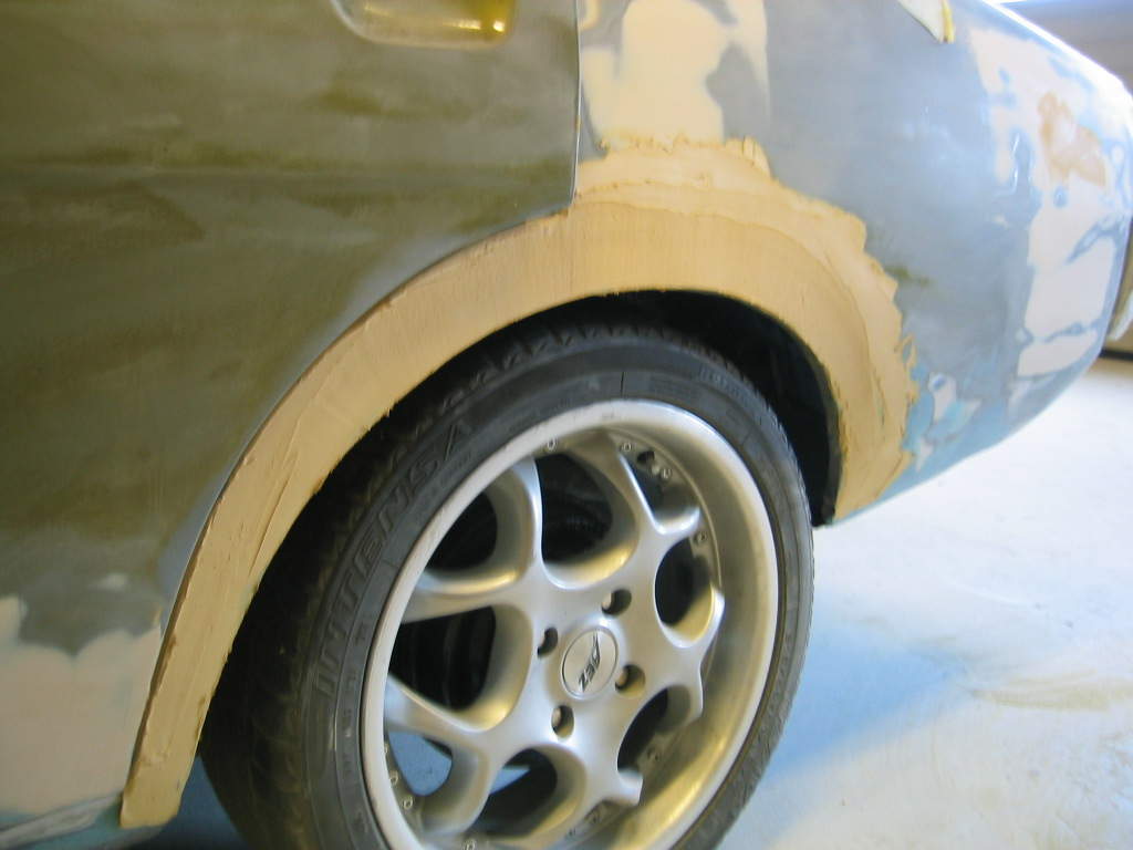 Her er hjulbuen bak. Et lag med polyestersparkel.