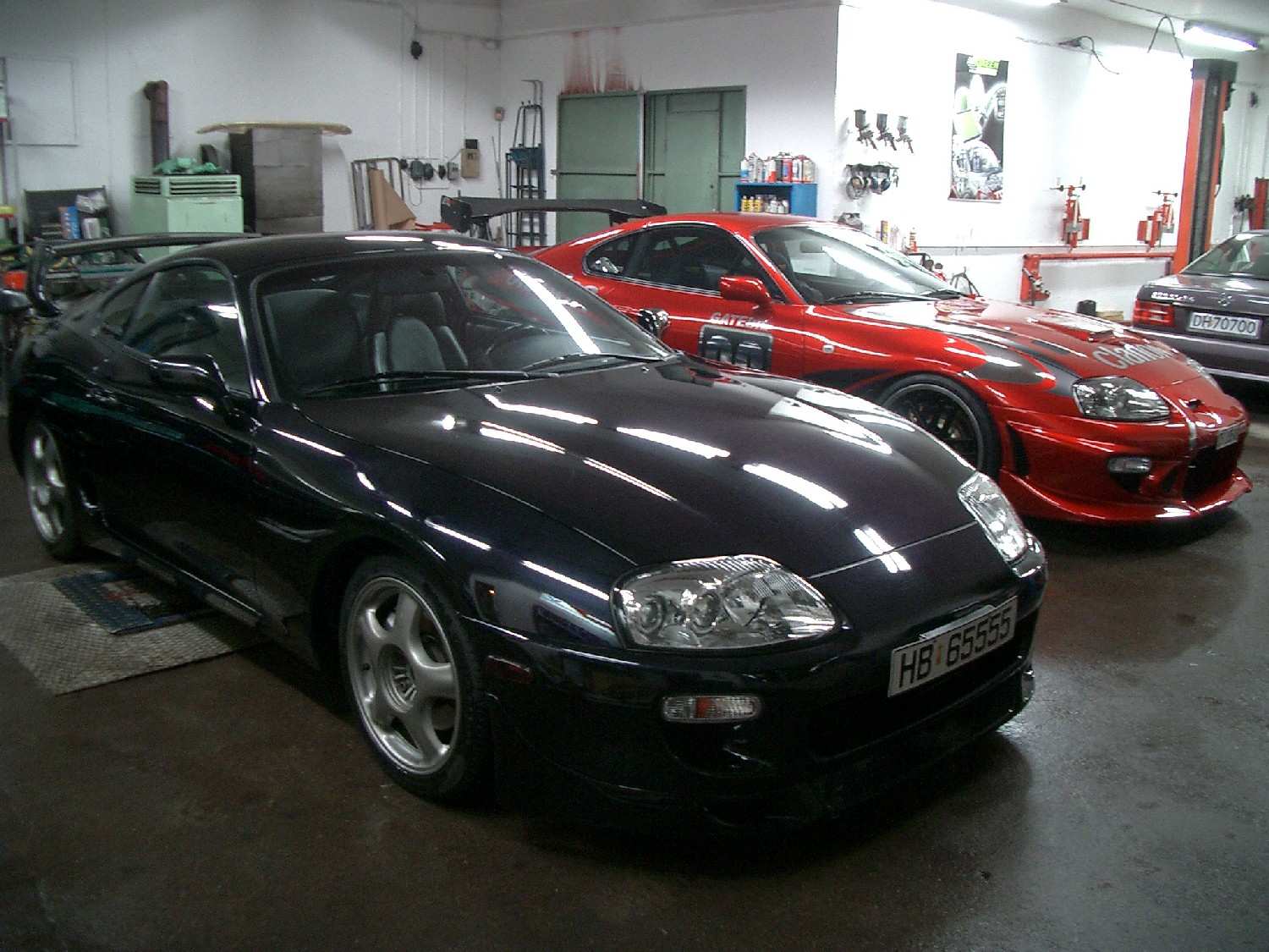 Jeg gleder meg til jeg kan sko om til sommer felgene...*lengte etter sol og sommer* Hva i alle dager tenkte Toyota på når de satte så små felger originalt på en ellers så fet bil???