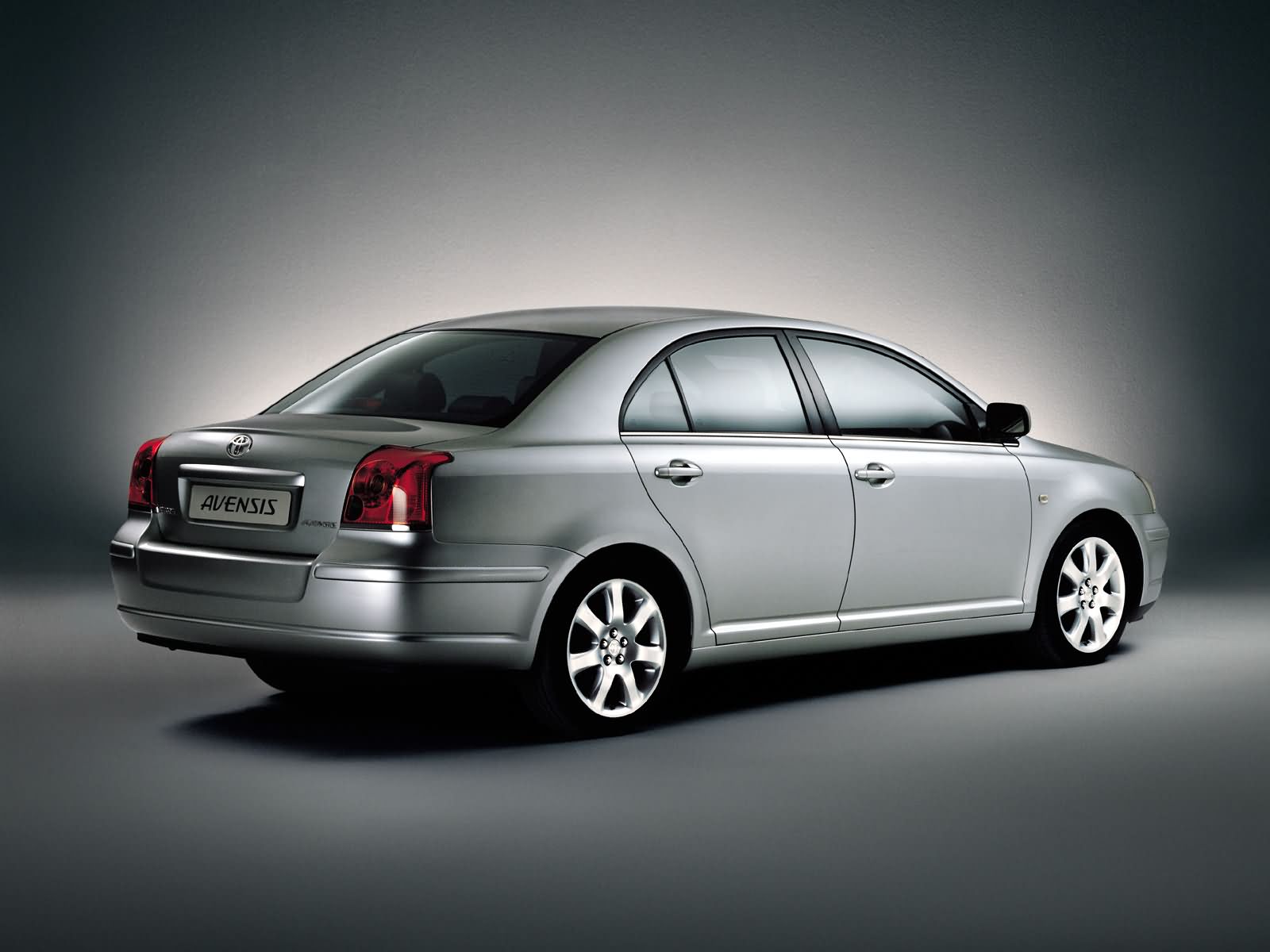 Toyota_Avensis_Sedan_2003_014_F16E890A.jpg