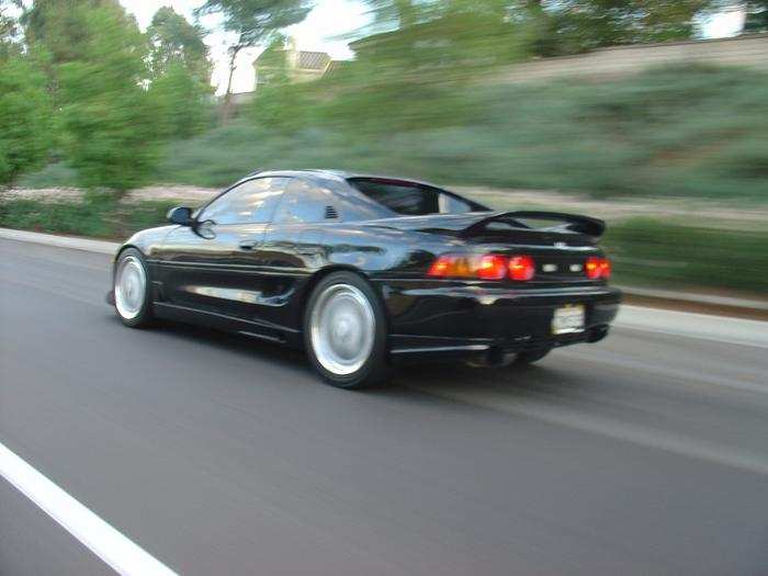 Fint bilde svart mr2 i fart.jpg