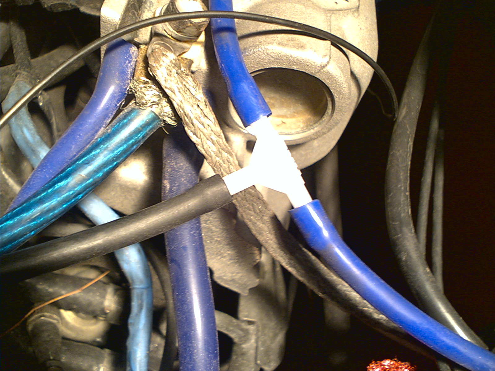 Koblet meg inn på en vakum slange som går til MAP sensoren til ECU, for at EVCen skal vite manefoldtrykket.